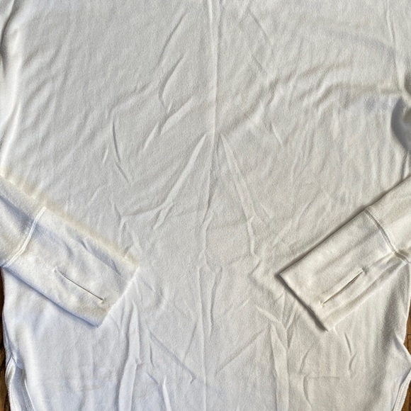 White Athleta rounded hem long sleeve shirt, size S. Great condition some pill - Picture 9 of 11